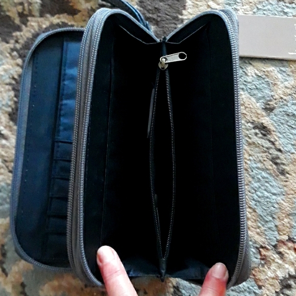 *Host Pick*b.o.c pretty wristlet - Picture 10 of 16